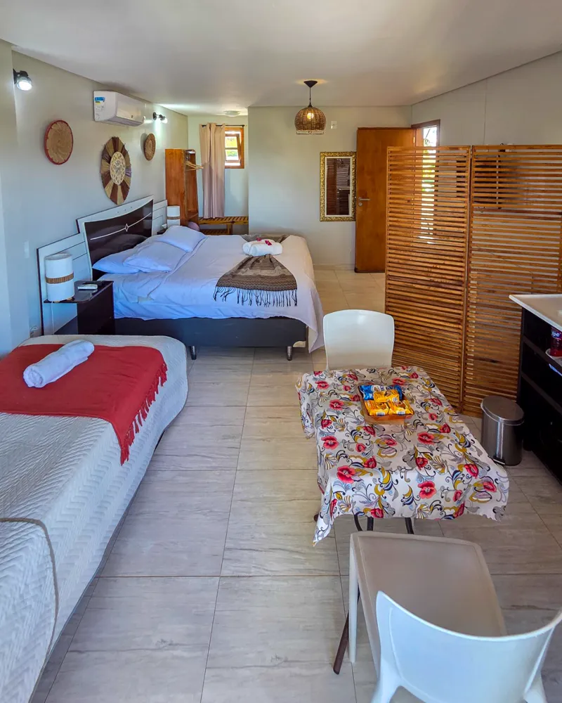 Quarto de um chalé da pousada
